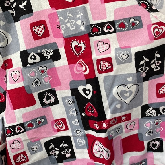 Heart Scrub Top - Picture 3 of 4